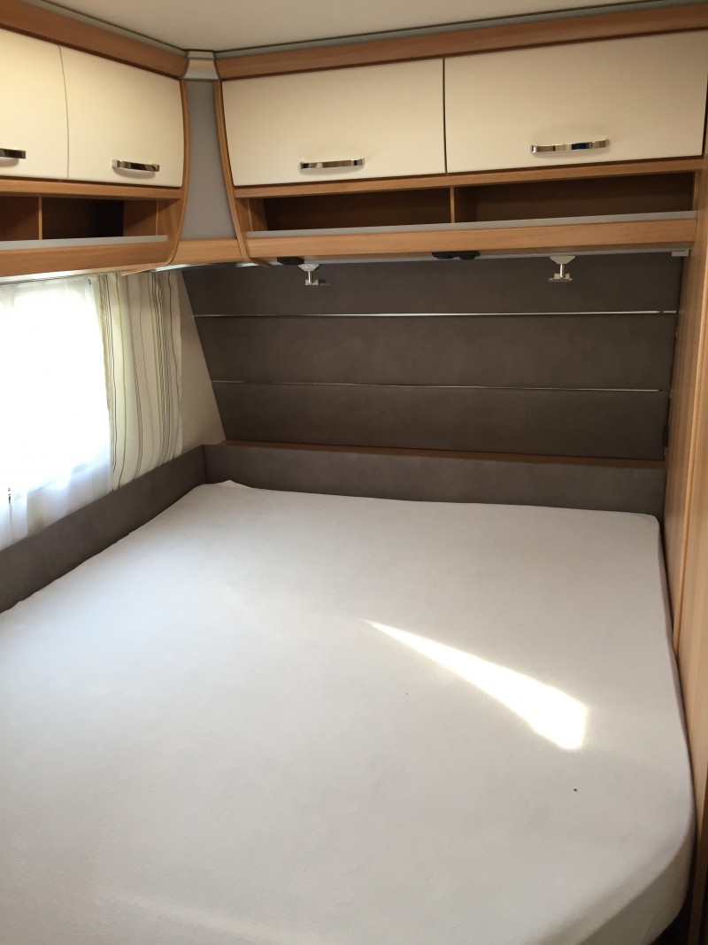 Dethleffs Camper 560 FMK mit Vollausstattung, autom. SAT-Anlage, Mover, Fußbodenheizung und Klimaanl – Thumbnail 6