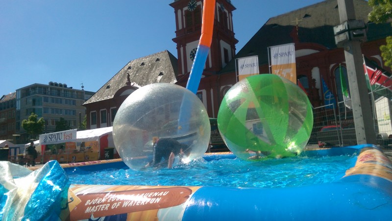 Aqua Balls / Aqua Zorbing / Wasserball Arena / Water-Walking Balls inkl. 1 Eventbetreuer + Pool 6 x  – Thumbnail 6
