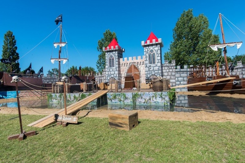 Hafenanlage, Hafen, Hafenkulisse, Bühnenkulisse, Piratendekoration, Hafenbühne, Bühne