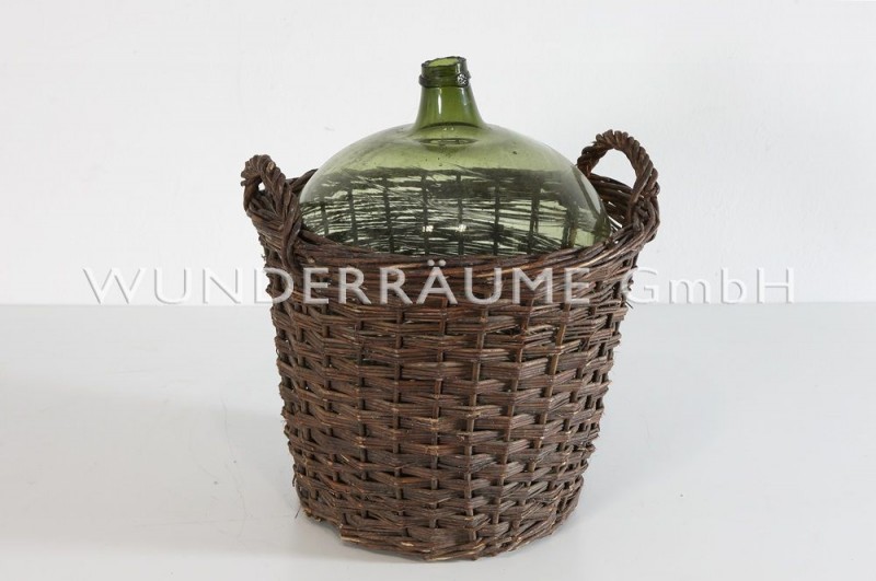 Weinballon im Korb