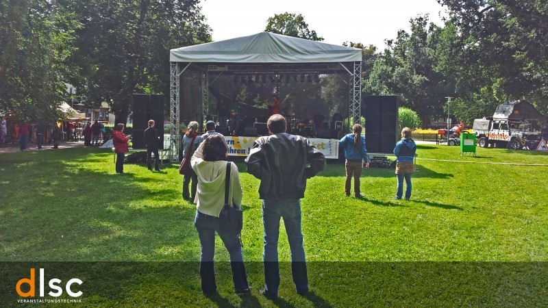 Bühne 6m x 4m mit Überdachung 7.5m x 5m – 2