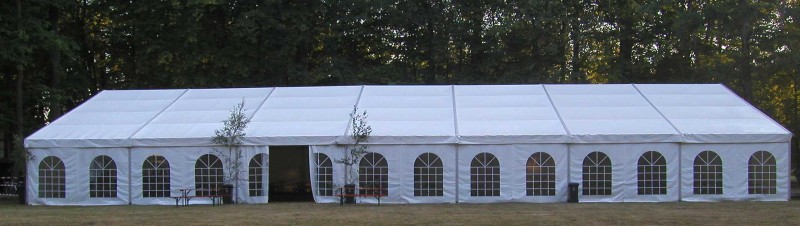 Festzelt 20m breit x 30m lang, mit Fensterplanen