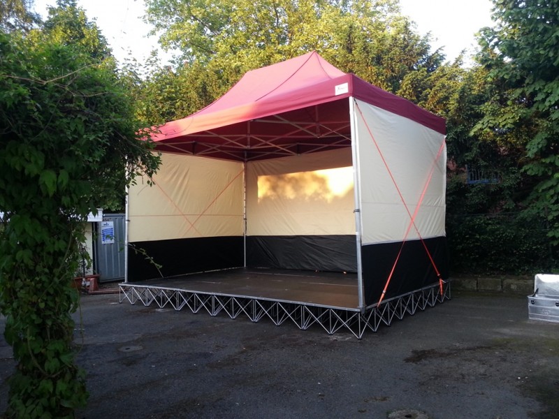 moderne EVENT-Bühne, mobile Bühne, Veranstaltungsbühne mieten,   6,00m x 4,00m   3,00m Innenhöhe !! – 3