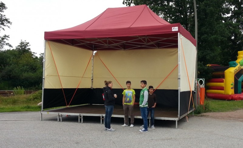 moderne EVENT-Bühne, mobile Bühne, Veranstaltungsbühne mieten,   6,00m x 4,00m   3,00m Innenhöhe !! – 4