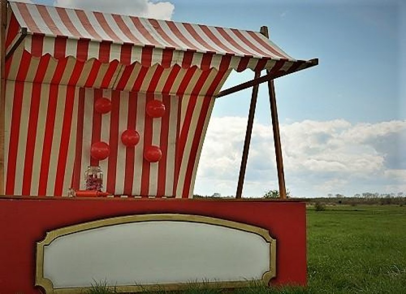 Wurfspiel - Pfeil werfen , Jahrmarkt , Wurfspiele
