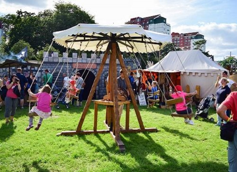 Mittelalter Karussell , Handkurbel Karussell , Jahrmarkt