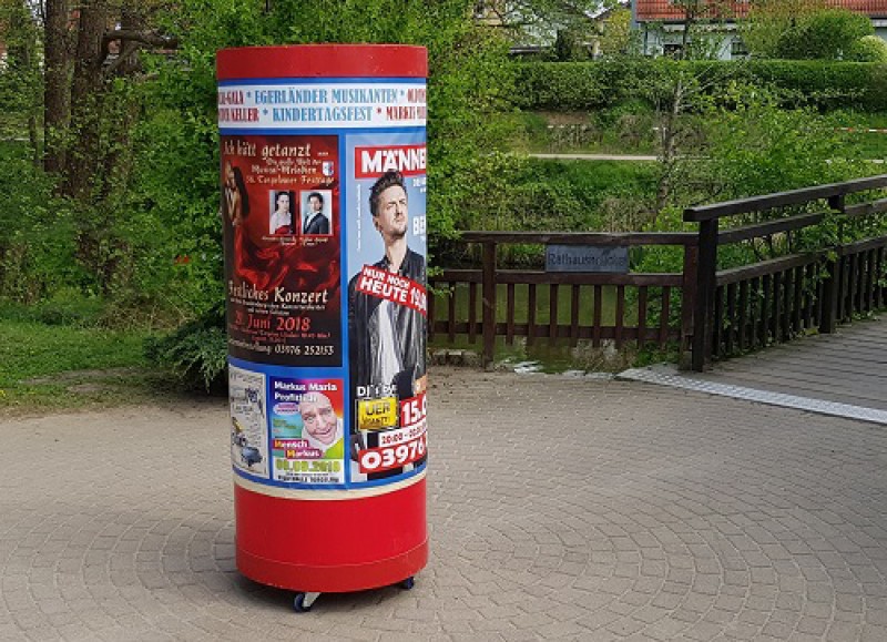 Laufende Litfaßsäule , Werbe Aktion – 2