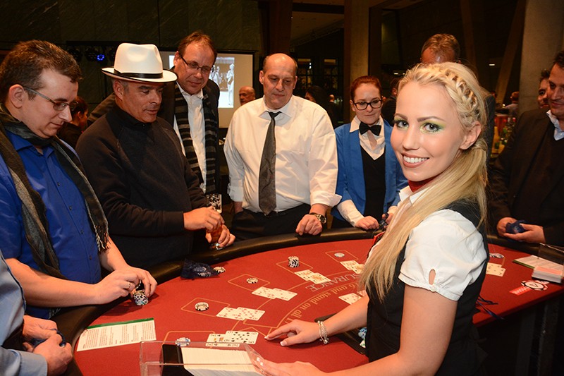 Black Jack im mobilen Casino mieten - Firmenfeier, Betriebsfeier, Geburtstag - BlackJack 17+4 – 2