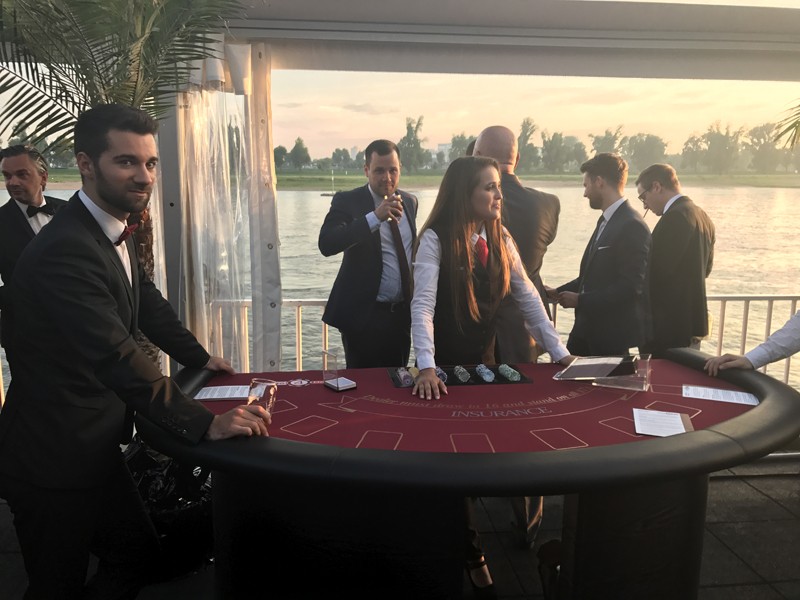 Black Jack im mobilen Casino mieten - Firmenfeier, Betriebsfeier, Geburtstag - BlackJack 17+4 – 4