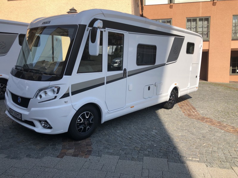 ab 130,00 € Wohnmobil mieten, Camper, Vollintegriert Knaus VAN I 700 MEG, Standklima, Automatik, – 2