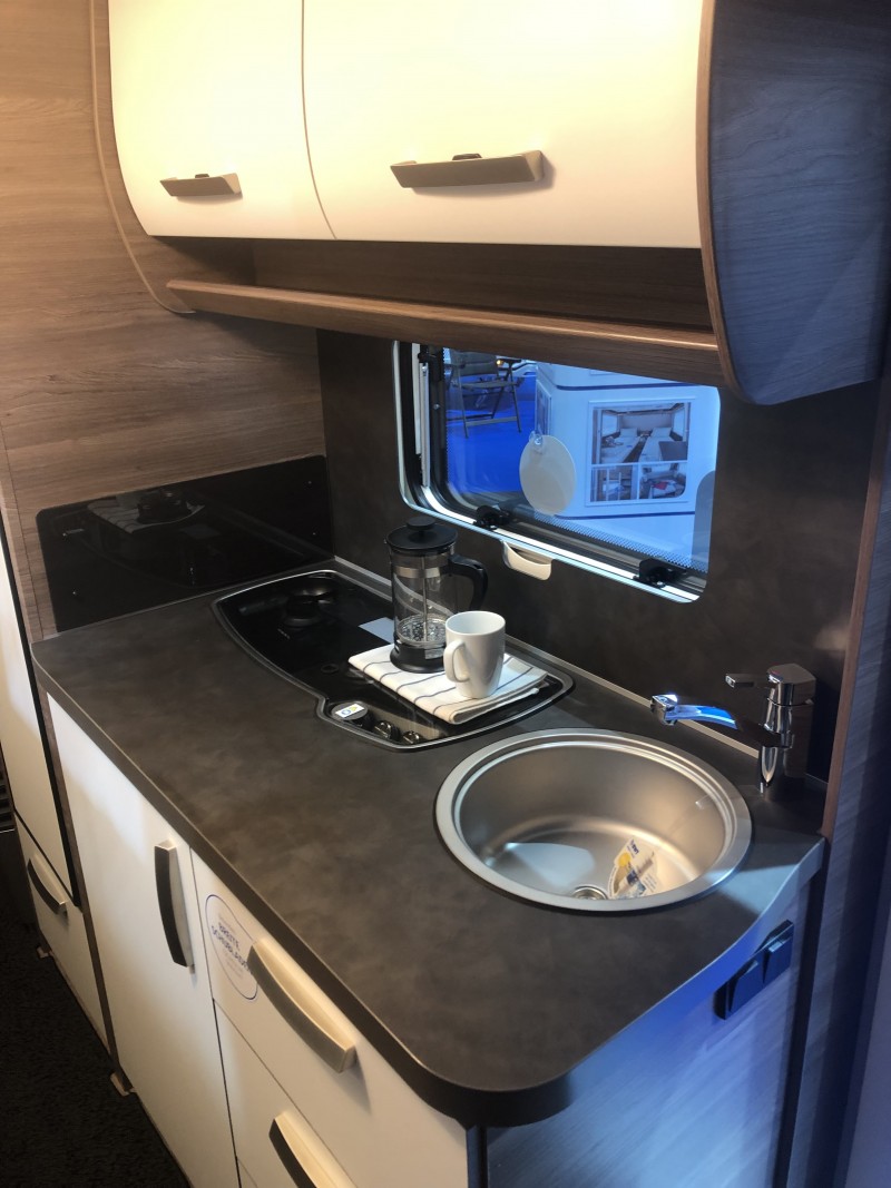 ab 55 € Wohnwagen mieten, Camper Knaus Sport 500QDK für bis zu 6 Personen  – Thumbnail 7