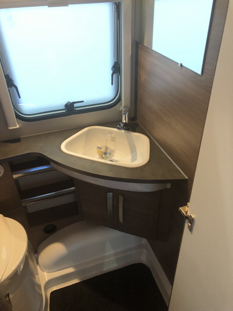 ab 55 € Wohnwagen mieten, Camper Knaus Sport 500QDK für bis zu 6 Personen  – Thumbnail 9