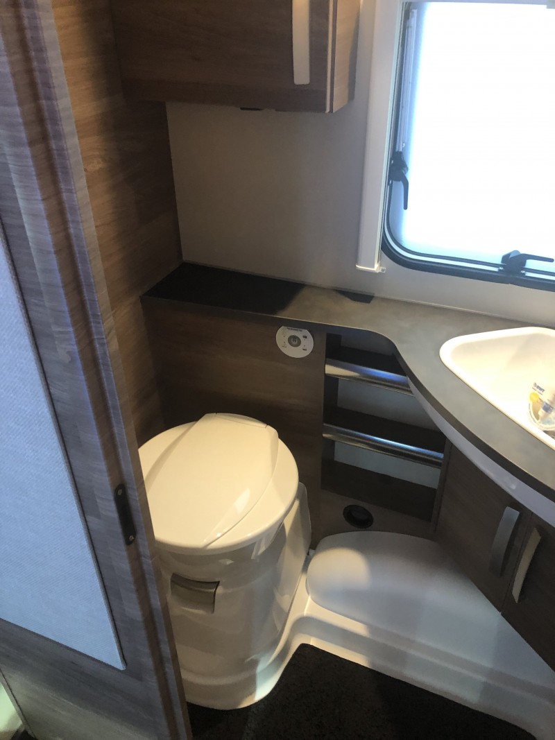 ab 55 € Wohnwagen mieten, Camper Knaus Sport 500QDK für bis zu 6 Personen  – Thumbnail 10