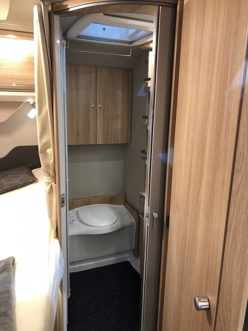 ab 125,00 €Wohnmobil mieten, Camper, Knaus  650 MEG für bis zu 3 Personen, TV, Standklima – Thumbnail 9