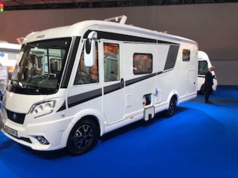 ab 130,00 € Wohnmobil mieten, Camper, Vollintegriert Weinsberg CaraOne MEG, Standklima, Automatik, – 3