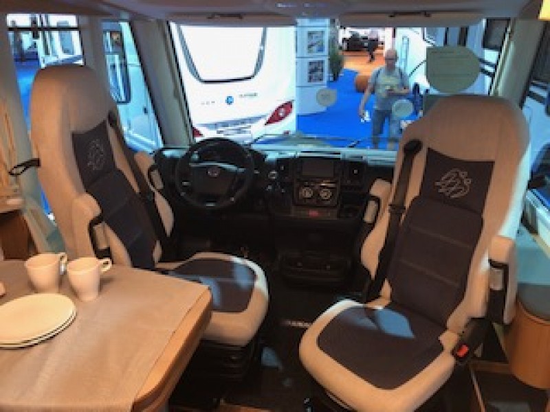 ab 130,00 € Wohnmobil mieten, Camper, Vollintegriert Weinsberg CaraOne MEG, Standklima, Automatik, – 5