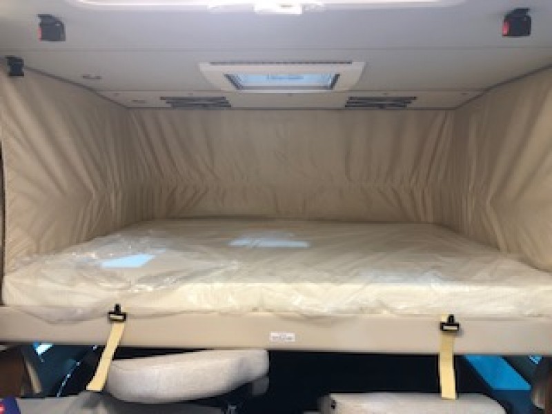 ab 130,00 € Wohnmobil mieten, Camper, Vollintegriert Weinsberg CaraOne MEG, Standklima, Automatik, – Thumbnail 7