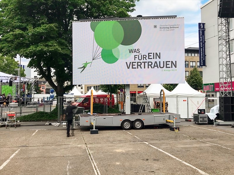LED-Wand Trailer, Videowand Trailer, mobile Videowand bis 28m²  – 2