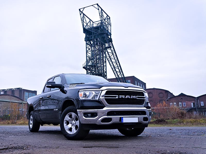 Dodge RAM V8 4x4 Pickup mit Anhängerkupplung