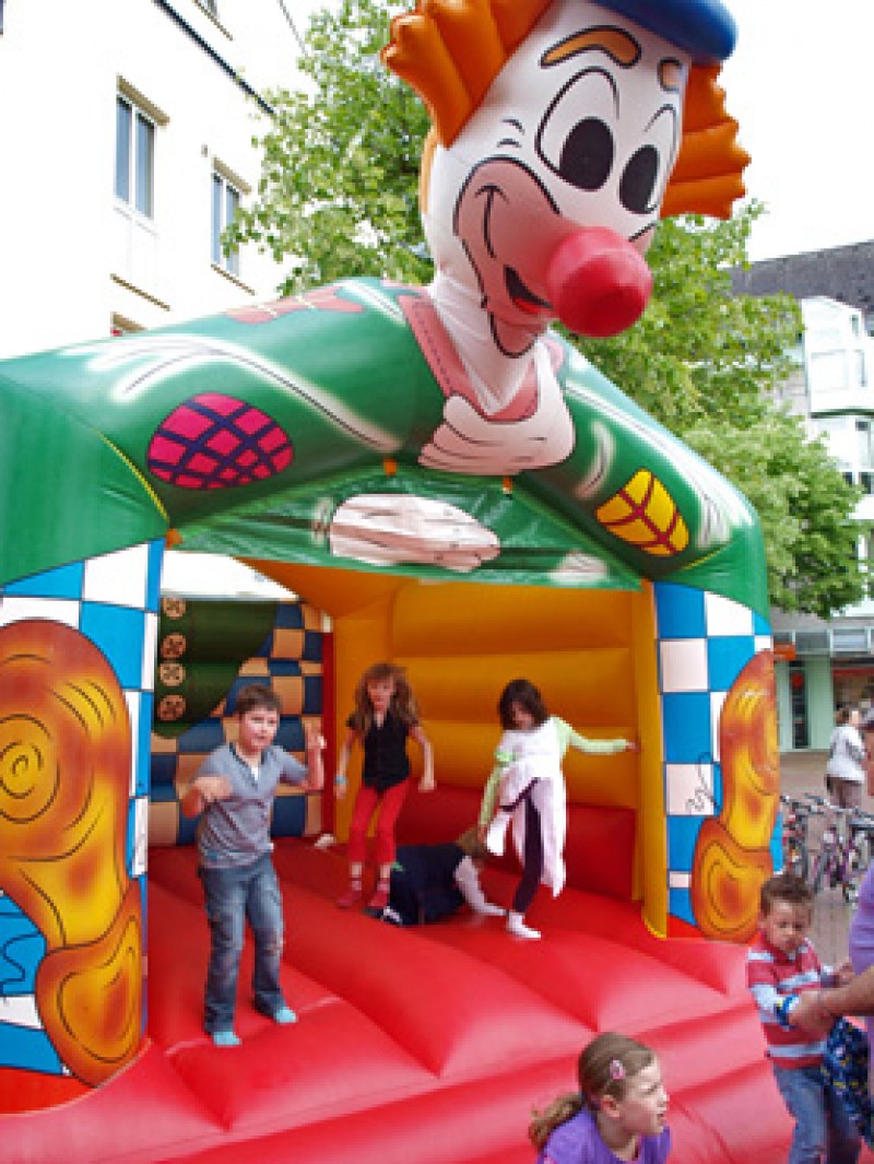 Hüpfburg Clown – 4 x 5 m mit Dach  (inkl. Anlieferung u. Aufbau + Abbau u. Abholung im Umkreis) – 2
