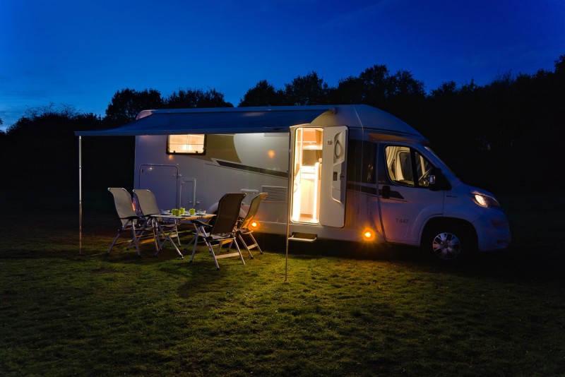 Carado T447 Wohnmobil mit Hubbett – Thumbnail 8