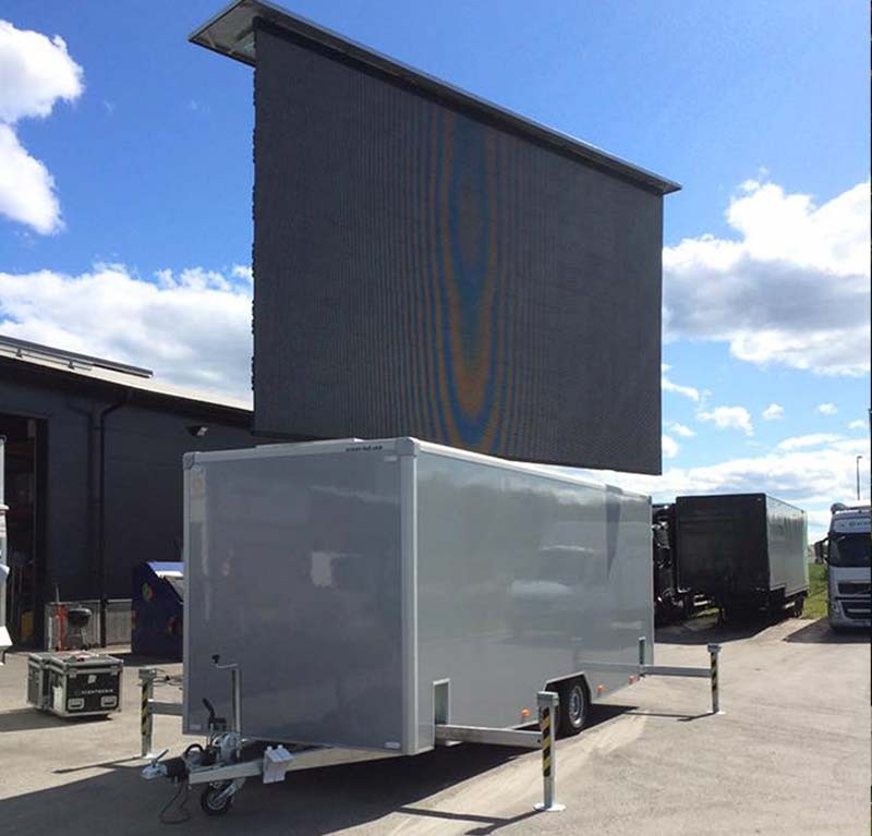 mobile LED Wand, Videowall-Anhänger mit 5m x 3m hochauflösender Videowand  Public Viewing WM 2026