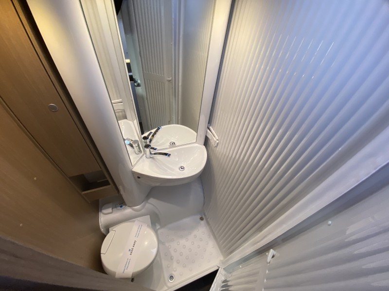 Neu in 2025 Carado T 448 6-Gang Schalter163 PS  mit Einzel u. Hubbett, ideal für alle Reisen,  – Thumbnail 7