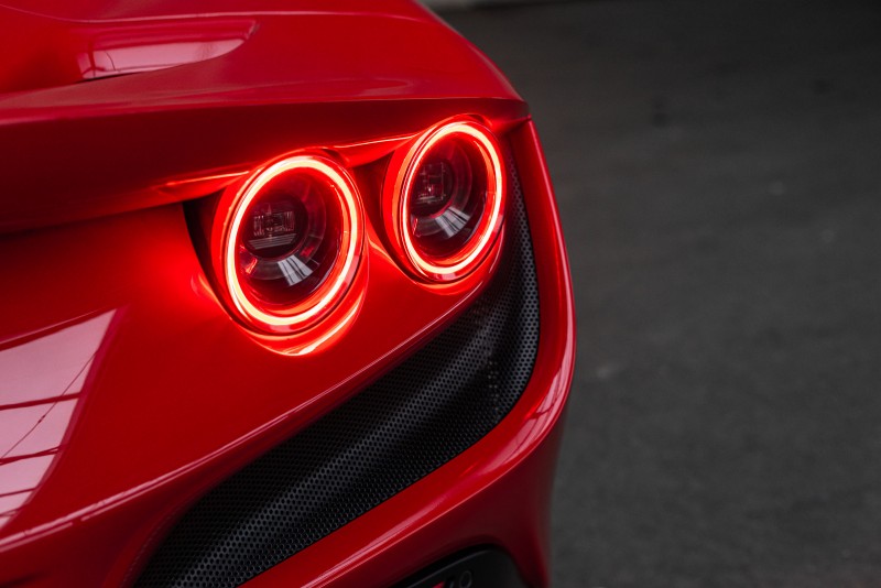 Ferrari F8 Tributo - Auch als Gutschein - von Ihrem Sportwagen Experten ECC-RENT.com mieten  – Thumbnail 7