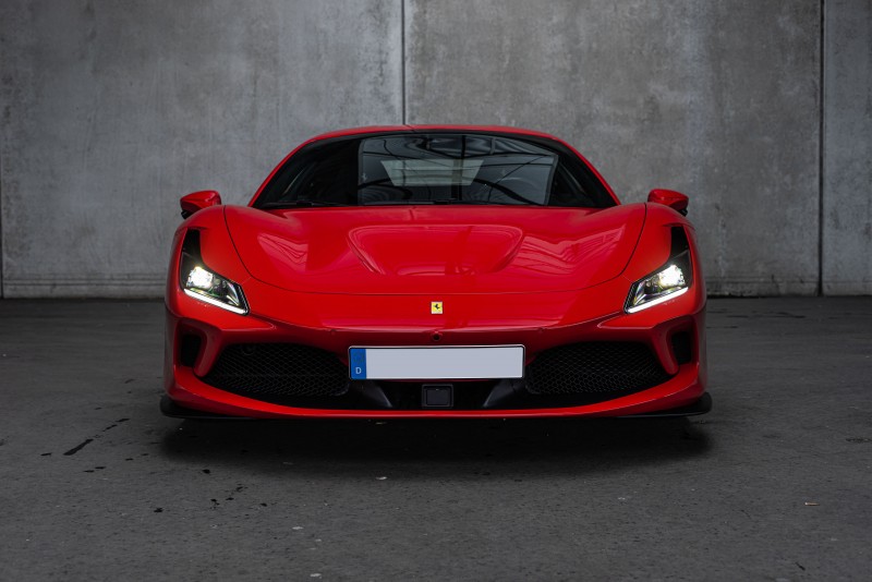 Ferrari F8 Tributo - Auch als Gutschein - von Ihrem Sportwagen Experten ECC-RENT.com mieten  – 4