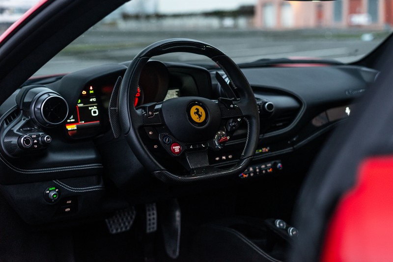 Ferrari F8 Tributo - Auch als Gutschein - von Ihrem Sportwagen Experten ECC-RENT.com mieten  – Thumbnail 9