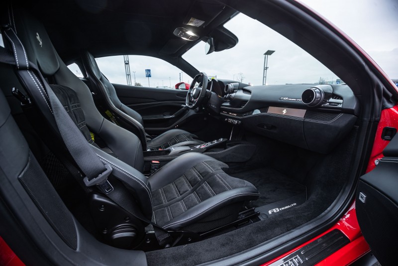 Ferrari F8 Tributo - Auch als Gutschein - von Ihrem Sportwagen Experten ECC-RENT.com mieten  – Thumbnail 10