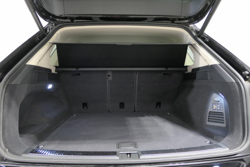 VW Touareg 3,0 TDI mit Anhängerkupplung – Thumbnail 6