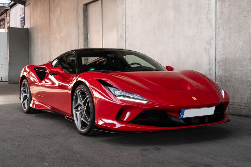 Ferrari F8 Tributo - Auch als Gutschein - von Ihrem Sportwagen Experten ECC-RENT.com mieten 