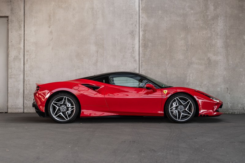 Ferrari F8 Tributo - Auch als Gutschein - von Ihrem Sportwagen Experten ECC-RENT.com mieten  – 2
