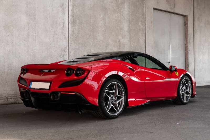 Ferrari F8 Tributo - Auch als Gutschein - von Ihrem Sportwagen Experten ECC-RENT.com mieten  – 3