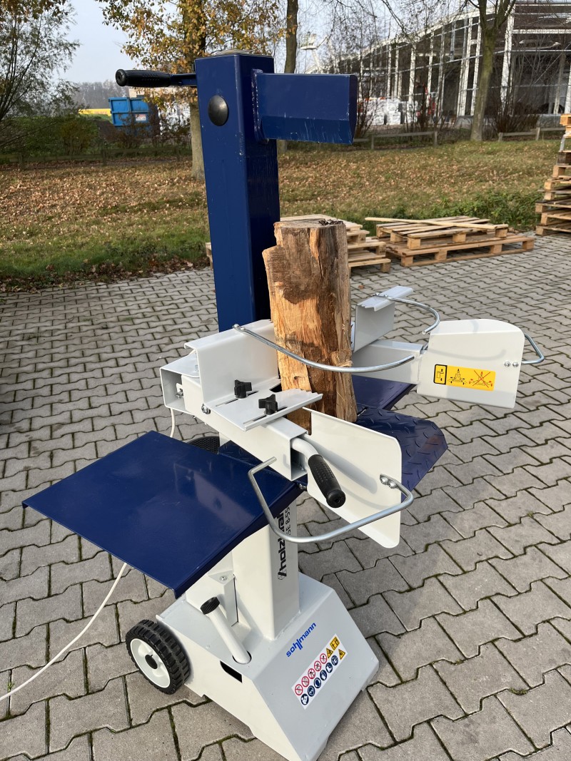 Holzspalter mit 8 Tonnen Druck