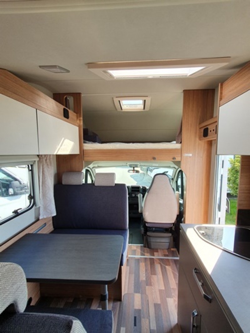 Alkoven-Wohnmobil groß – 5