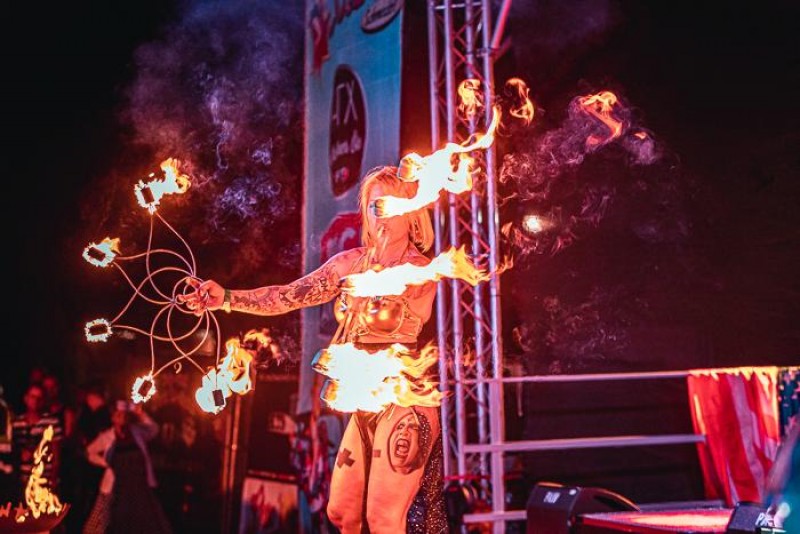 Burlesque Shows - Martiniglas Shows - LED-Gogo Shows - Feuershows - Melody Sachsen-Anhalt