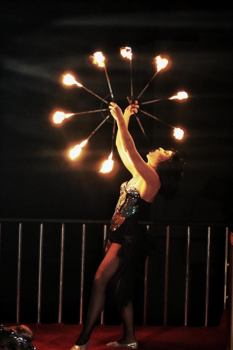 Katyas Stern Feuershows, Luftring Shows und Tanzshows für Bayern und Baden-Württemberg – Thumbnail 6