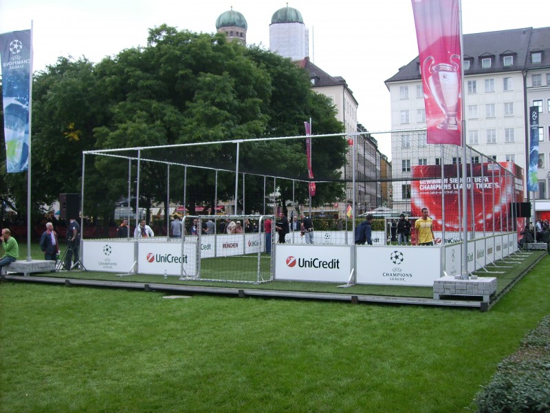 Soccer Court - optional mit Kunstrasen 