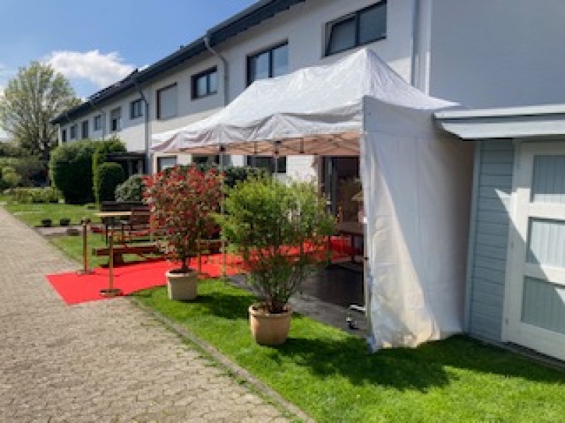 VIP Eingang/ Personenleitsystem Gold zu vermieten – 3