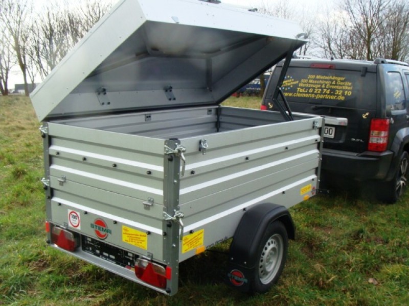 Deckelanhänger / Urlaubsanhänger 850 kg gebremst abschließbar mit 4 Fahrradträgern – 100 km/h – 2