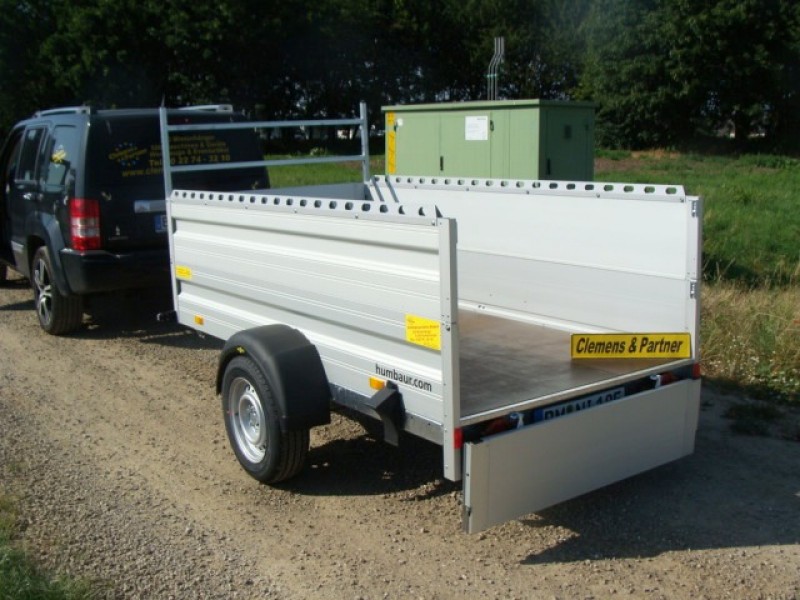 Offener Alu Kastenanhänger 1300 kg gebremst mit viel Ladevolumen 2510 x 1310 x 700 mm = 2,92 m³ – 3