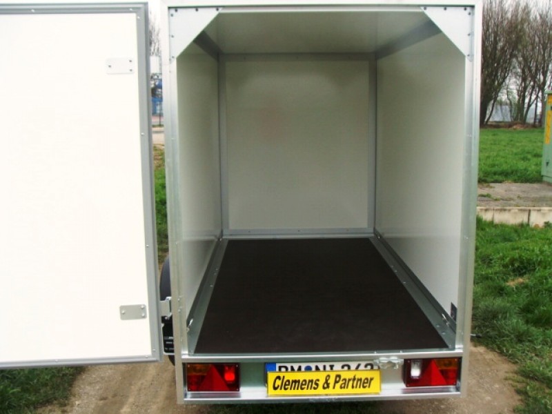 Kofferanhänger abschließbar 1300 kg gebremst abschließbar – 100 km/h 2510 x 1260 x 1500 = 4,74 m³ – 2