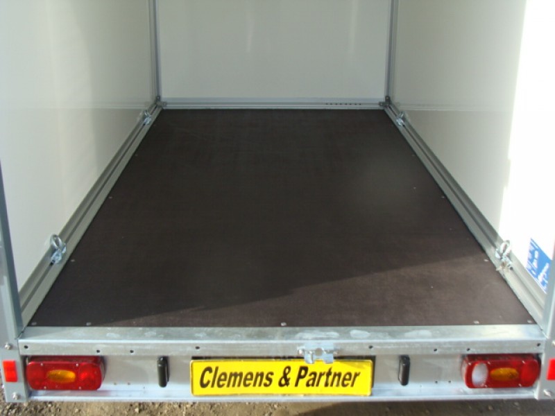 Kofferanhänger abschließbar doppelachser 2700 kg gebremst – 100 km/h 3050 x 1570 x 1870 = 8,95 m³ – 3
