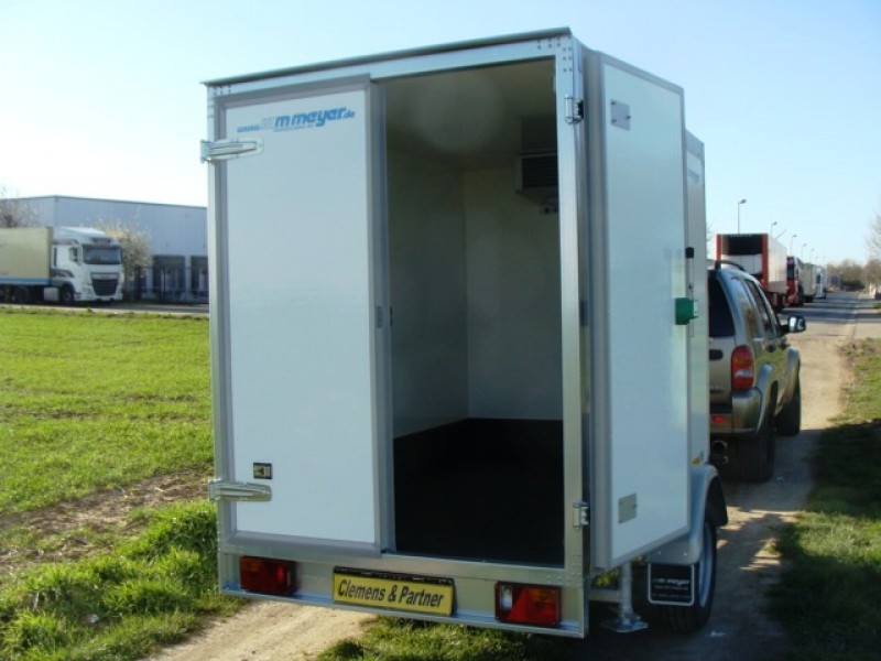 Kühlanhänger 1300 kg einachser 2453 x 1446 x 1300 mm Gesamthöhe 1850 mm – passt in jede Garage – 2