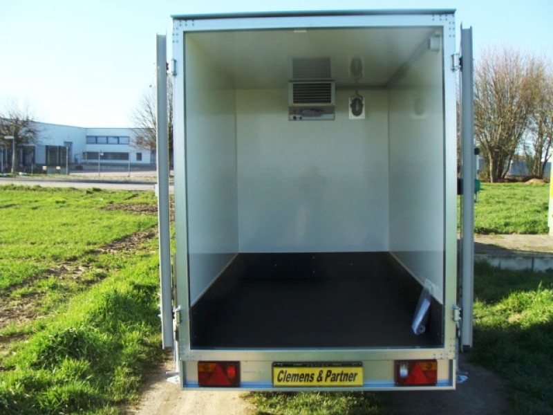 Kühlanhänger 2000 kg doppelachser 2453 x 1446 x 1800 mm bis plus 2°C Kühlung – 100 km/h – 2