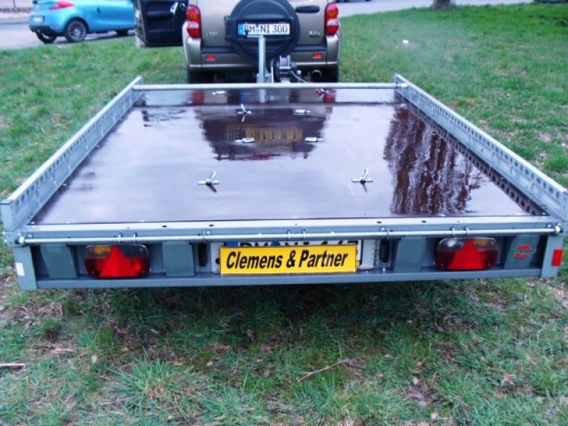 PKW Transporter Autotransporter 2000 kg gebremst Seilwinde 100 km/h 3010x2030 mm Nutzlast 1500kg – 2