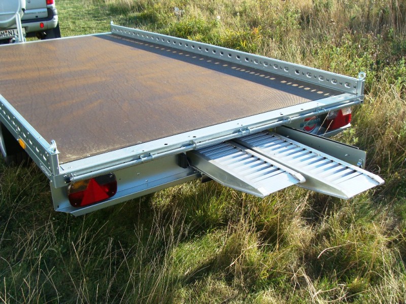 PKW Transporter Autotransporter 2700 kg gebremst Seilwinde 100 km/h 4010x2030 mm Nutzlast 2050kg – 2