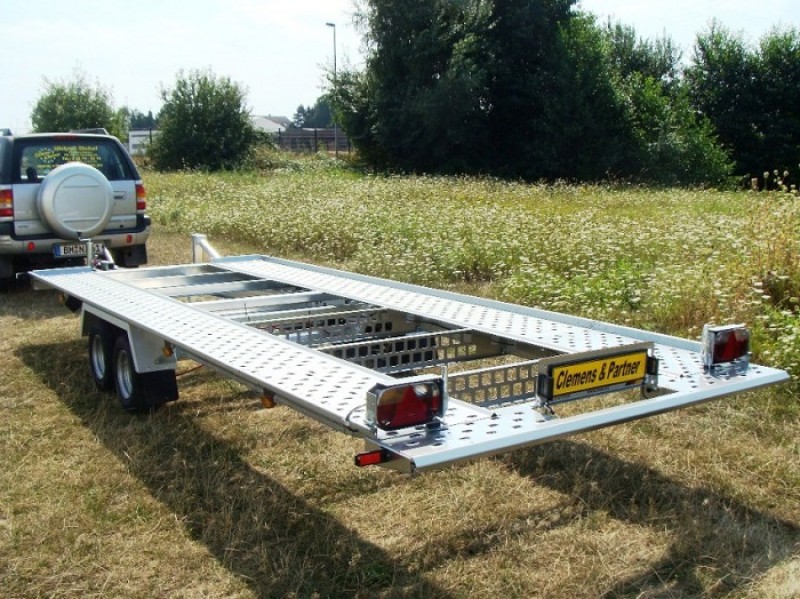 PKW Transportanhänger Autotransporter kippbar 3000 kg flacher Auffahrwinkel 100 km/h 4900x2010 – 2